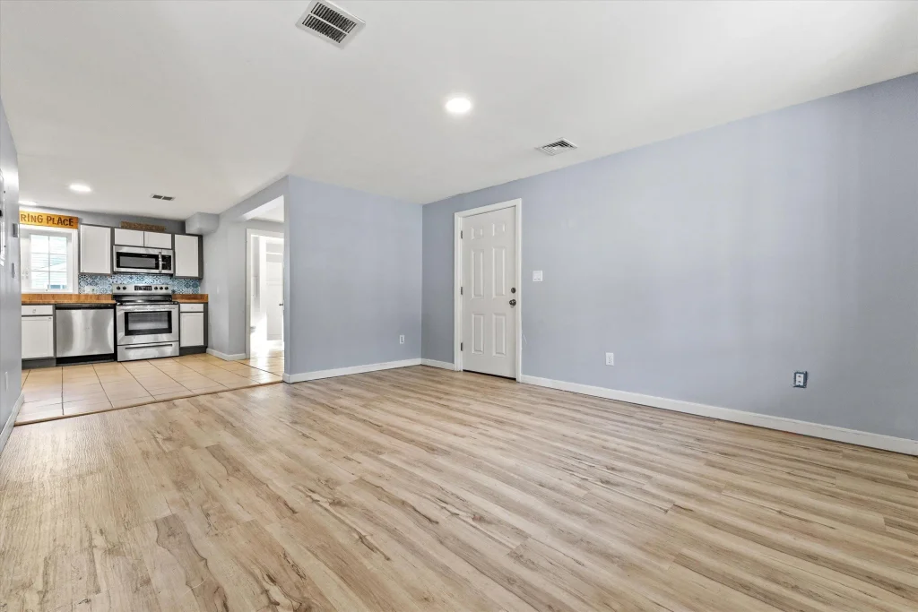 33 W. Elmhurst Avenue, Manchester