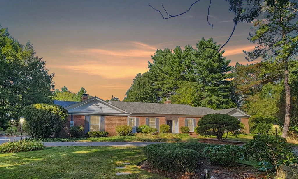 120 Ledgewood Road, Manchester