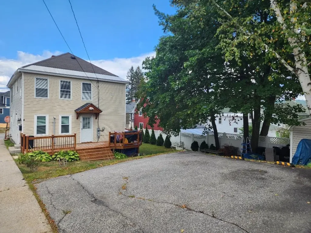 135 Mt. Forist Street, Berlin