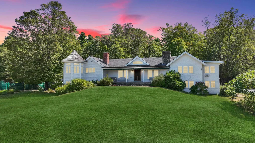 477 E Mountain Road, Peterborough