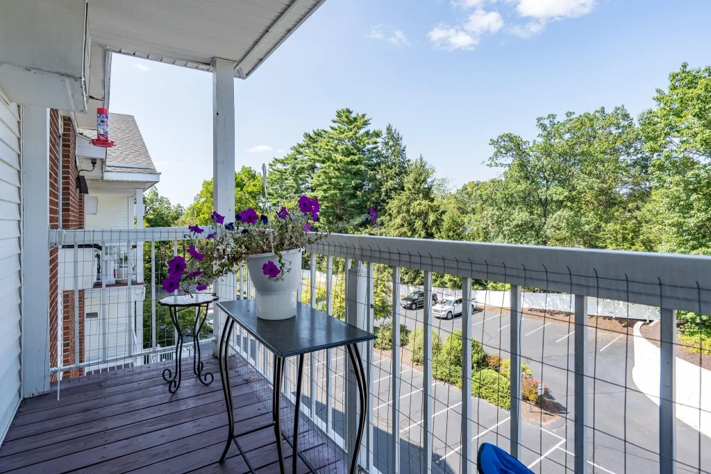 490 River Road, Manchester