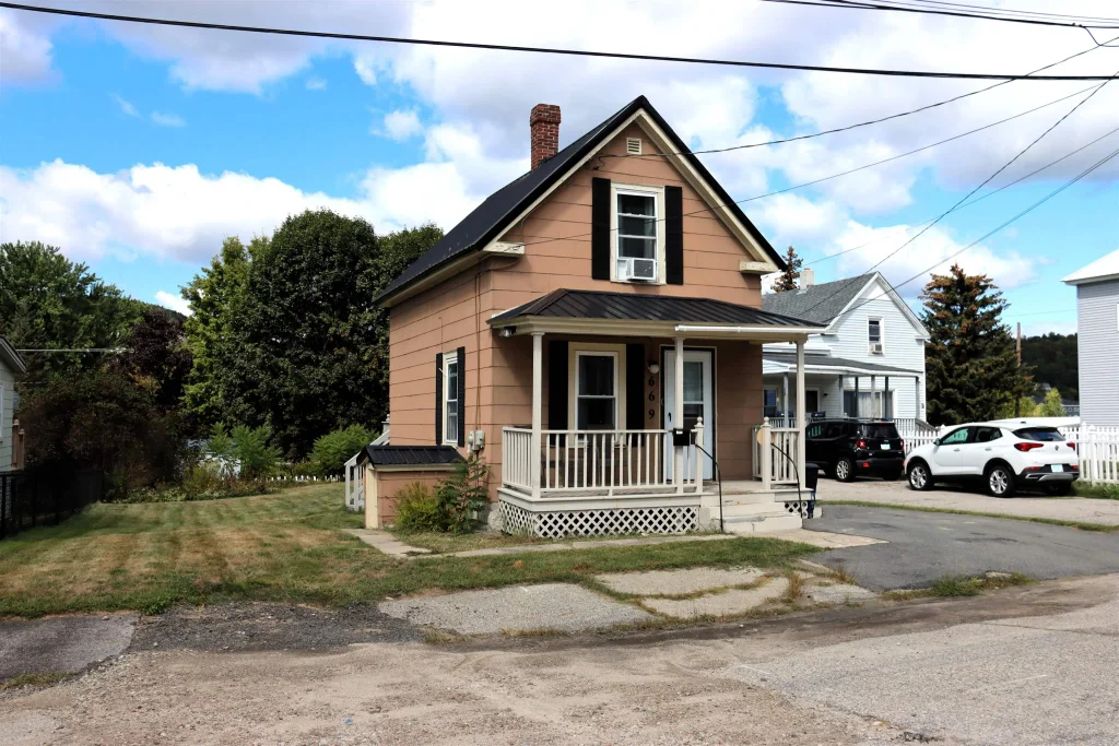 669 Hampshire Street, Berlin