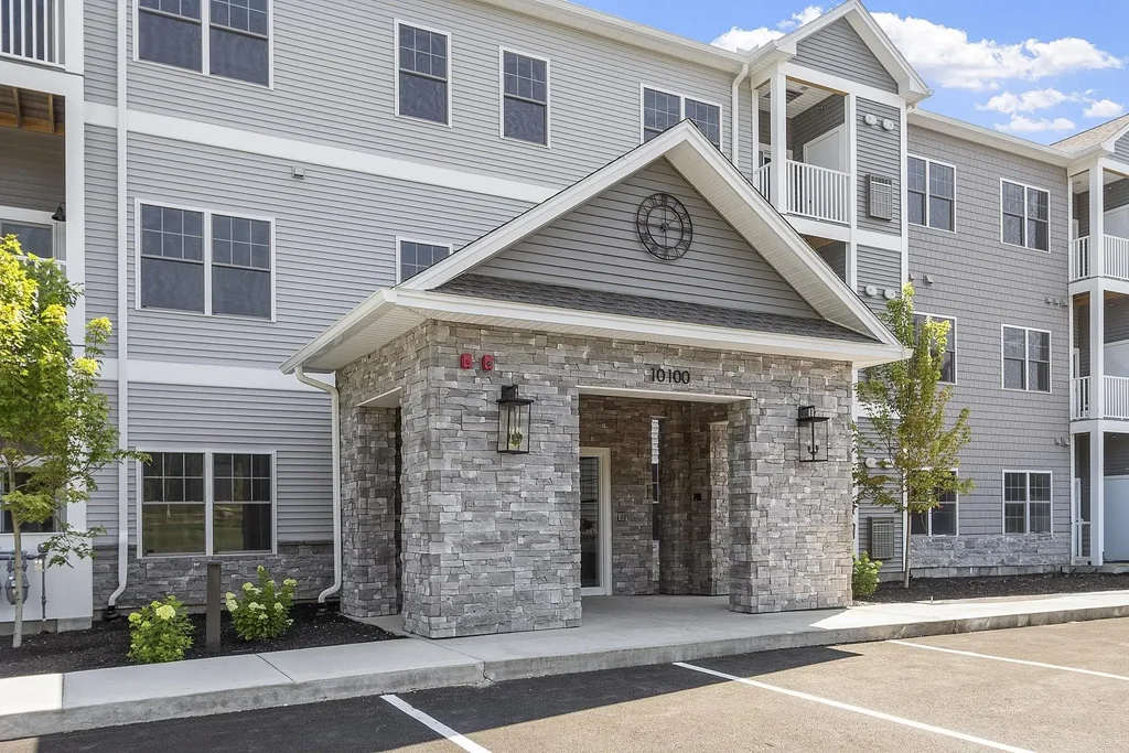 10100 S Willow Street, Manchester