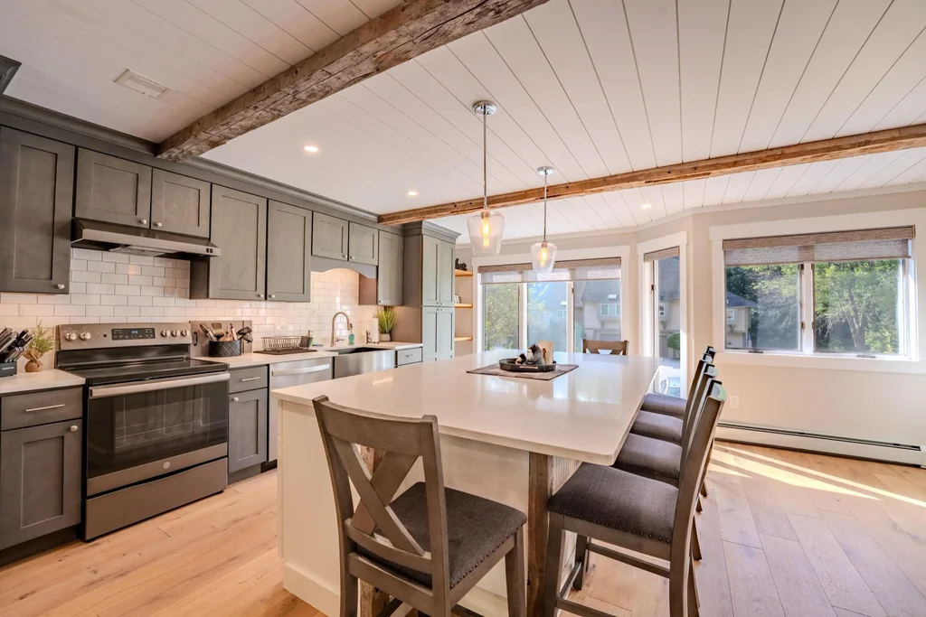 52 Bunker Lane, Lincoln