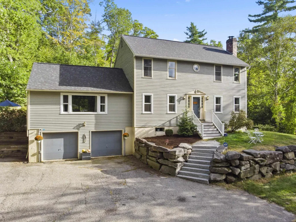 64 Lyndeborough Road, Amherst