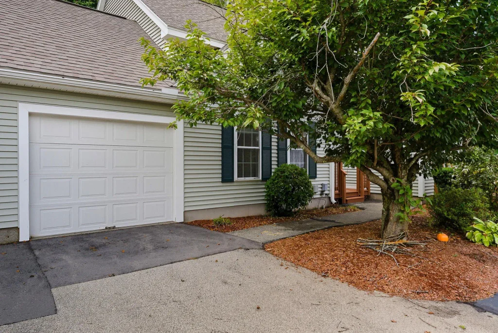 17 Echo Shore Drive, Merrimack