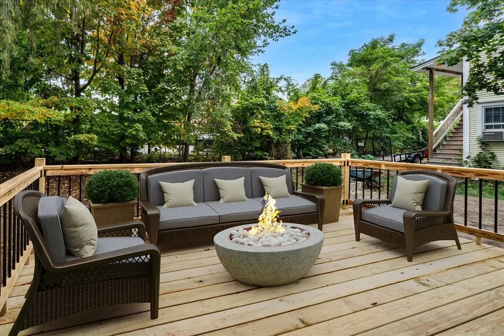 75 School Street, Franklin