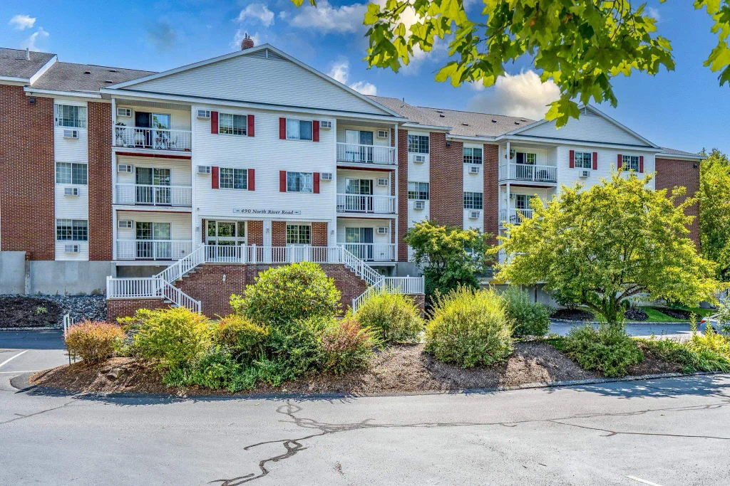 490 River Road, Manchester