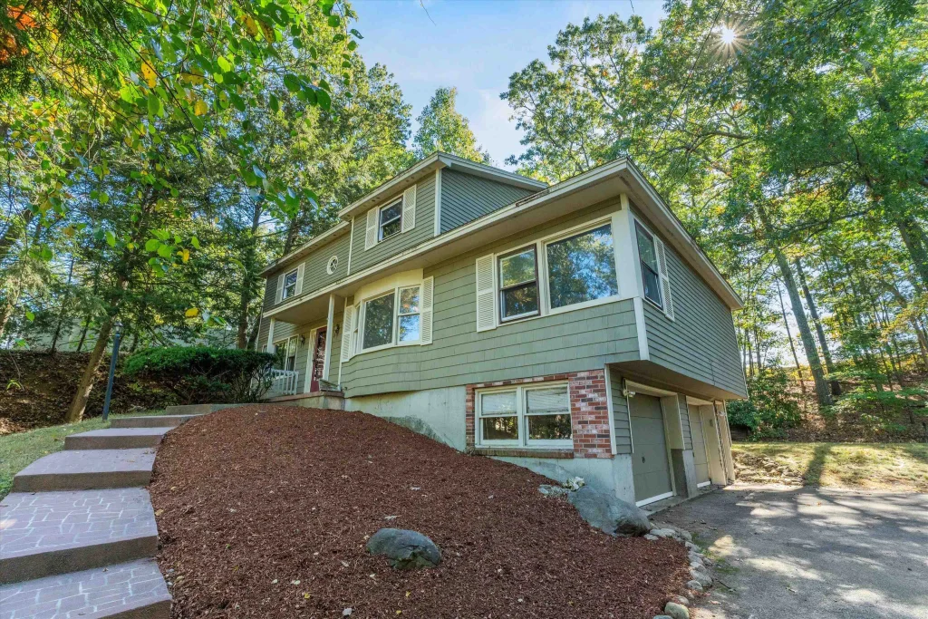 7 Fairhaven Road, Nashua
