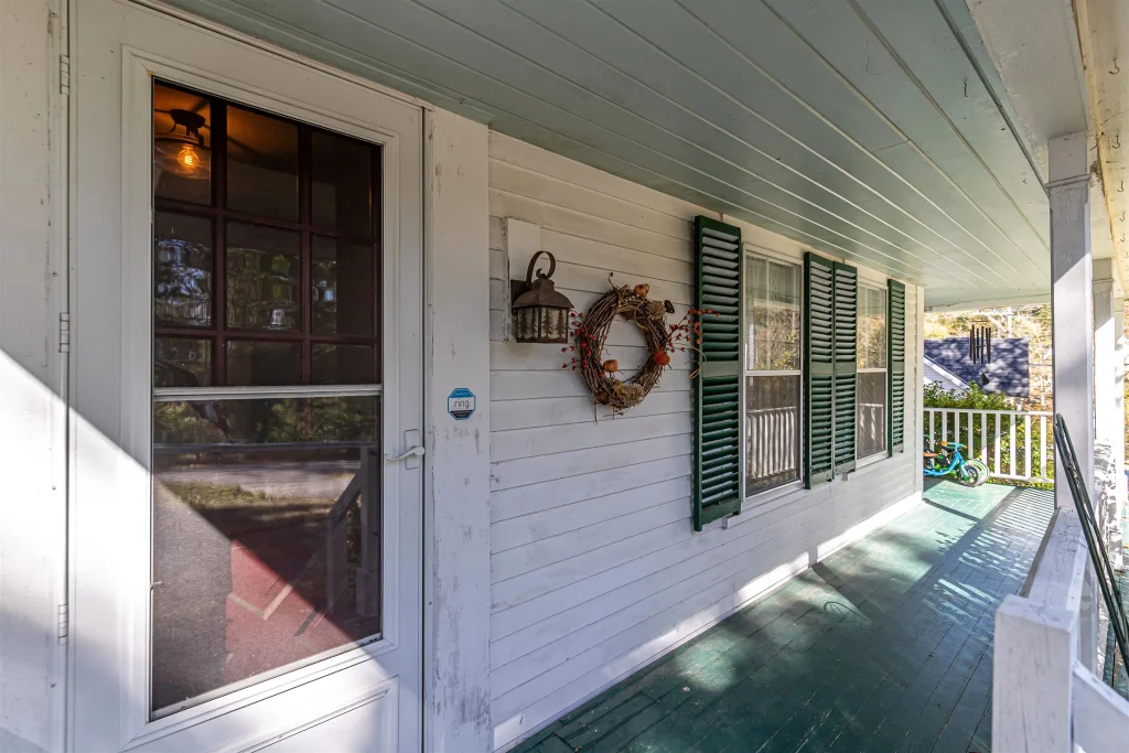 41 School Street, Warner