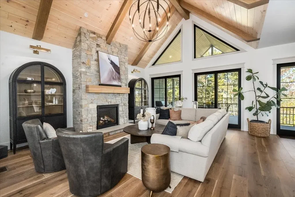 63 Commanders Helm, Laconia