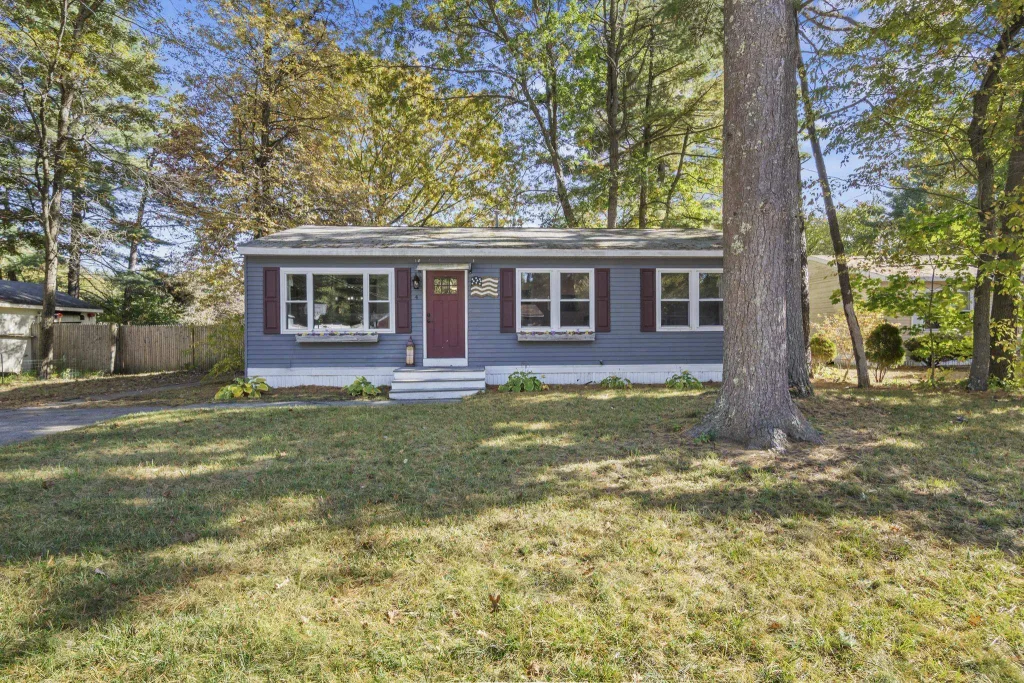 4 Chesapeake Road, Nashua