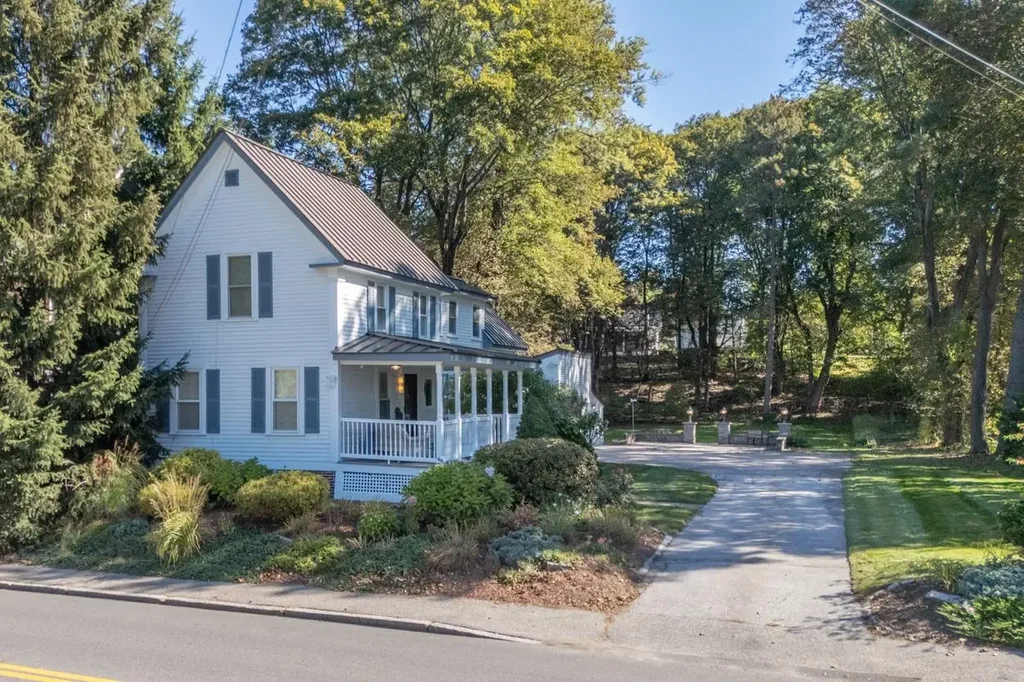 255 River Road, Manchester