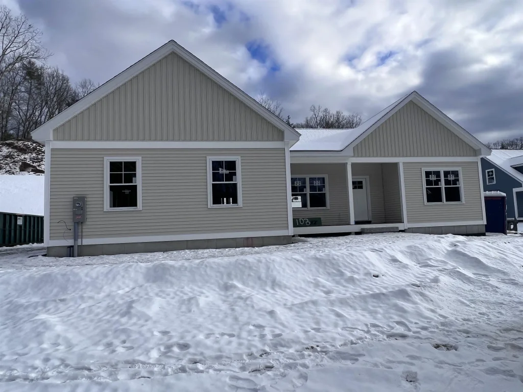 103 Seaverns Bridge Road, Merrimack