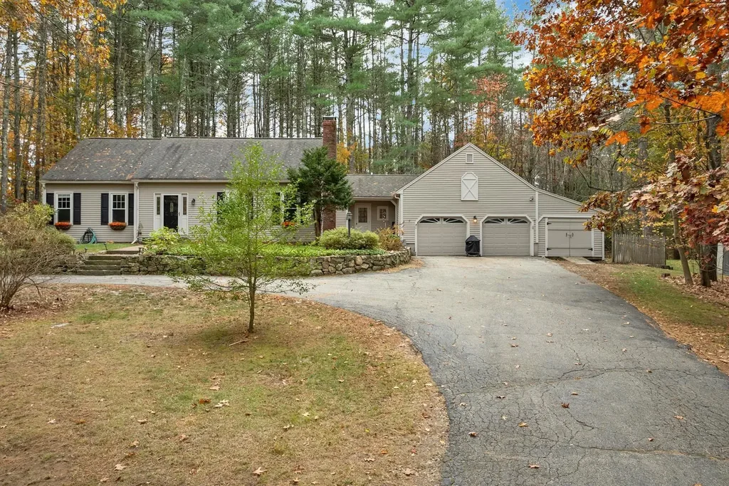 10 Winterberry Drive, Amherst