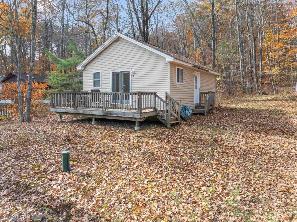 98 Merrymeeting Road, New Durham