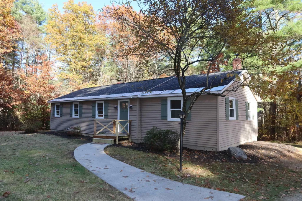 24 Ponemah Road, Amherst