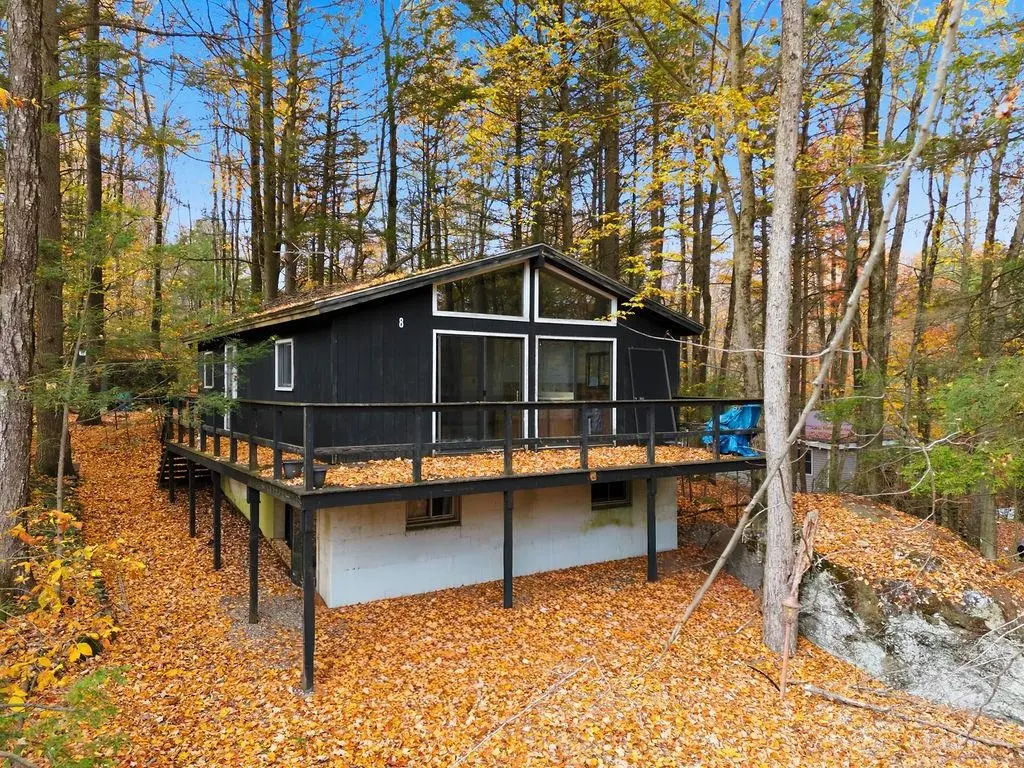 8 King Arthur Drive, Farmington