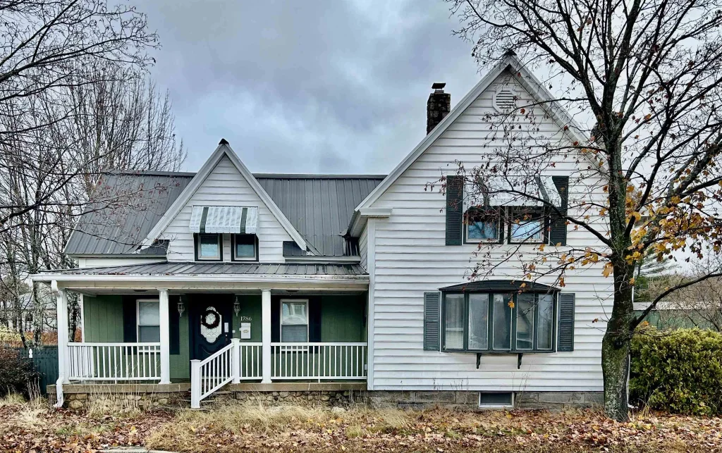 1786 Hutchins Street, Berlin