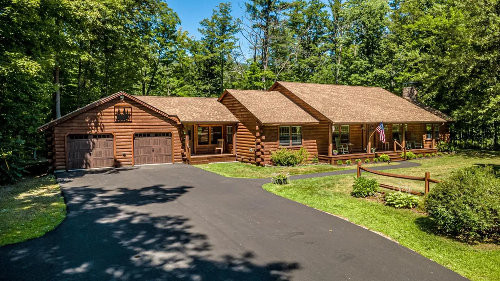 70 River Street, Bartlett