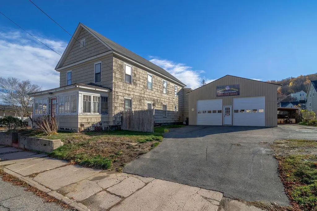 534 Champlain Street, Berlin