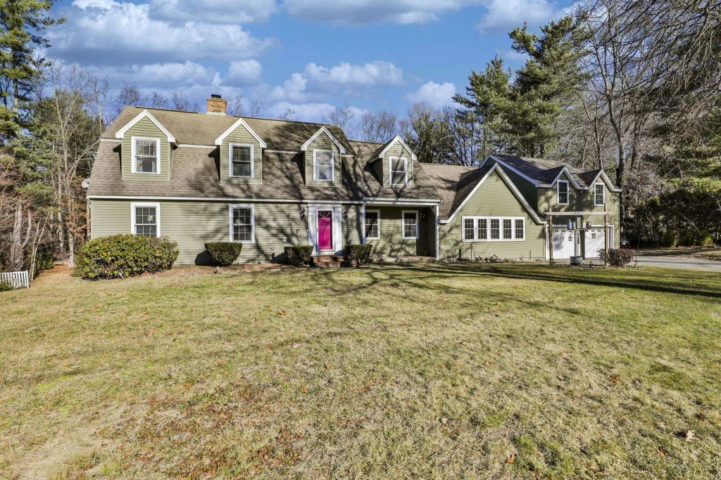 207 Oak Ridge Road, Plaistow