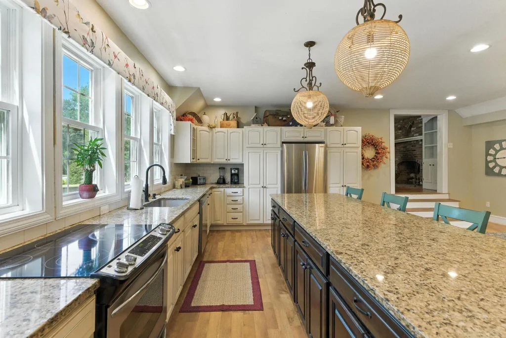 207 Oak Ridge Road, Plaistow