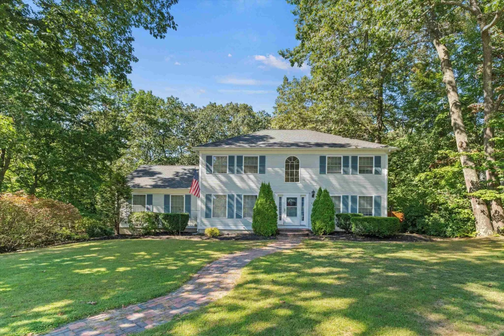 18 Julia Drive, Hooksett