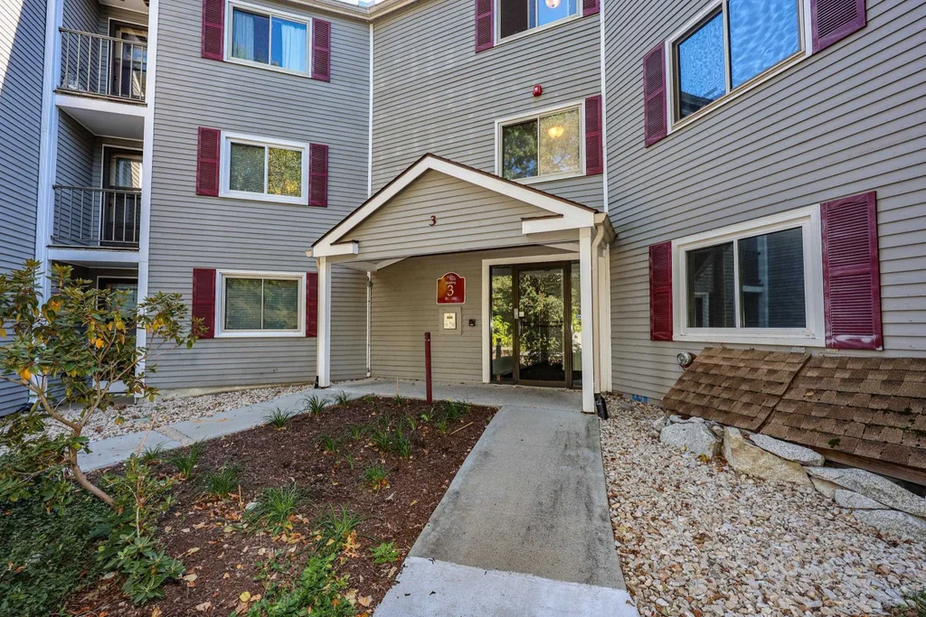 120 Fisherville Road, Concord