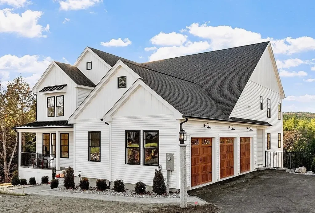 18 Sprague Mill Road, Bedford