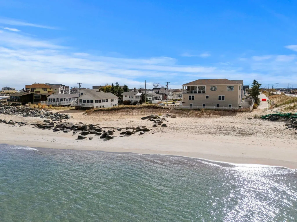 8 Portsmouth Avenue, Seabrook