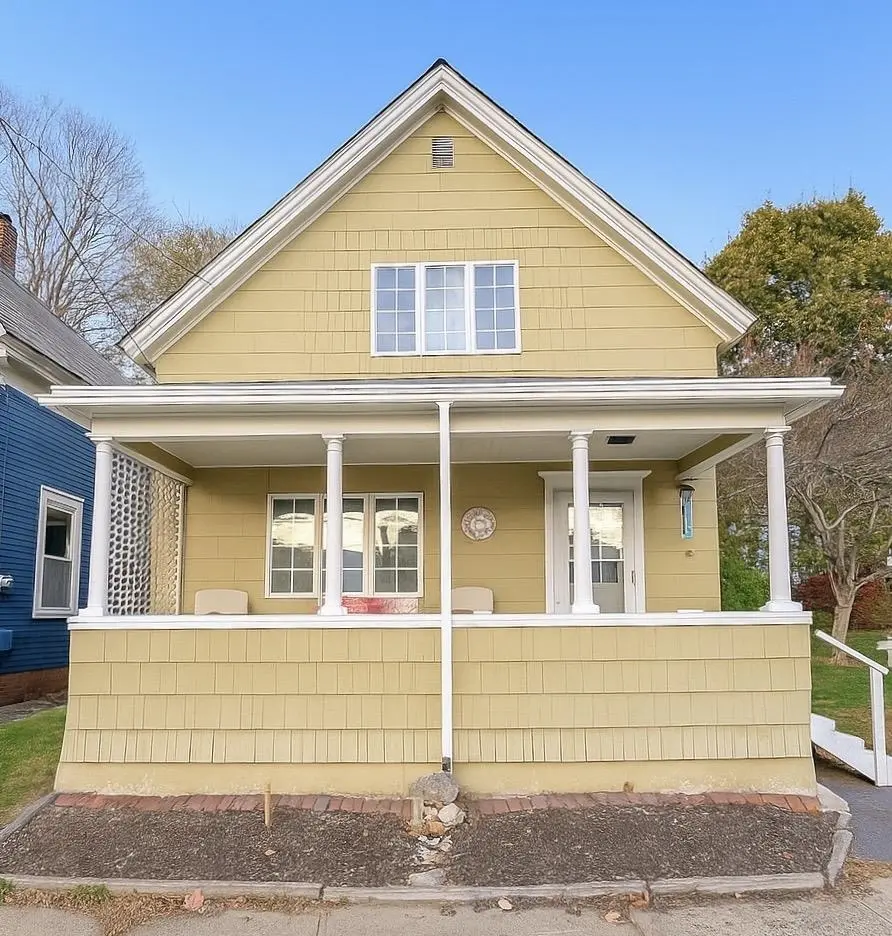 9 Center Street, Walpole