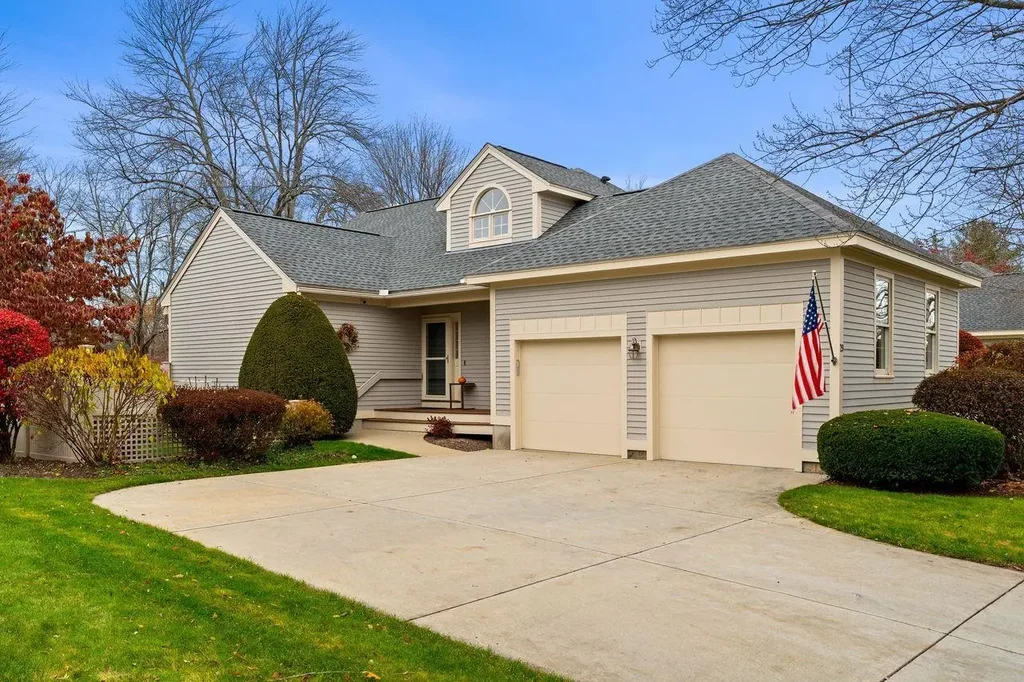 29 Pebble Beach Drive, Bedford