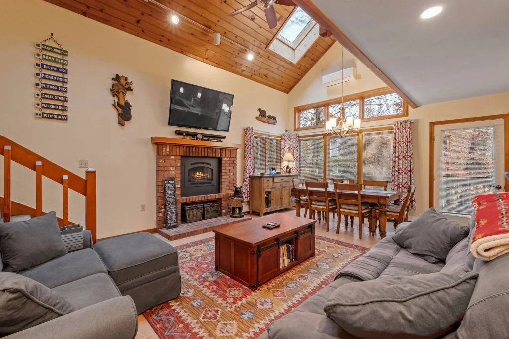 140 Forest Ridge Drive, Lincoln