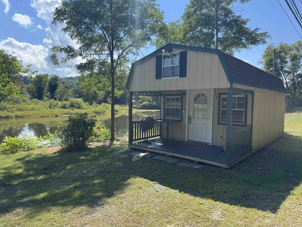 212 Water Street, Lisbon