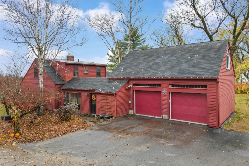 252 Clark Hill Road, New Boston