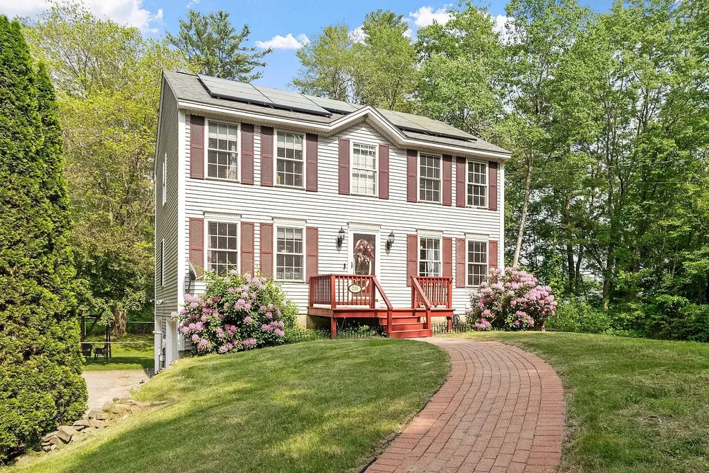 245 West River Road, Hooksett