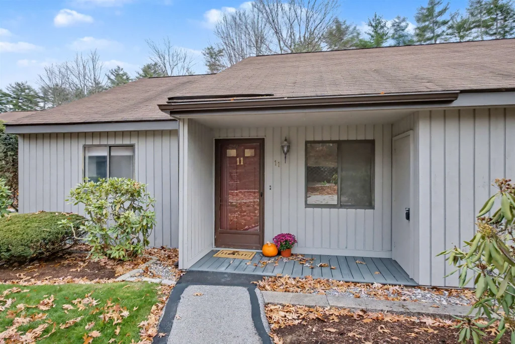 11 Essex Green Court, Merrimack