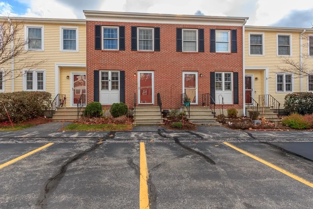 534 Fox Hollow Way, Manchester