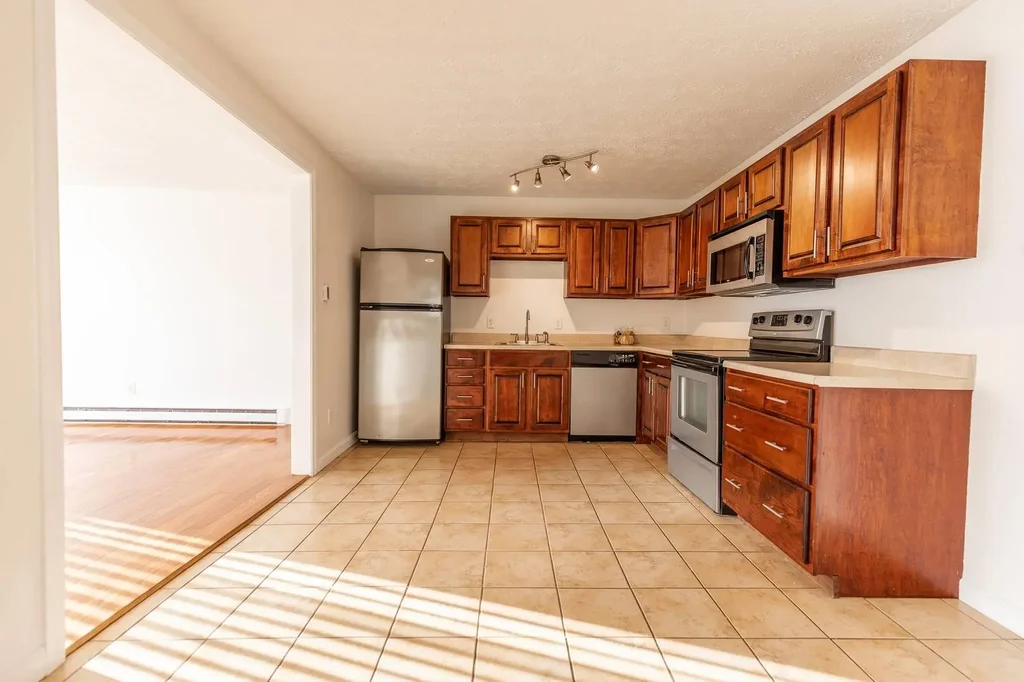 39 Old Hackett Hill Road, Manchester