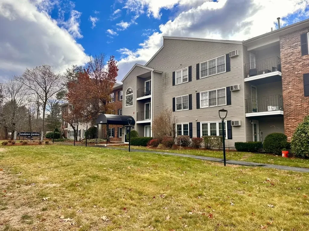 1991 Bodwell Road, Manchester