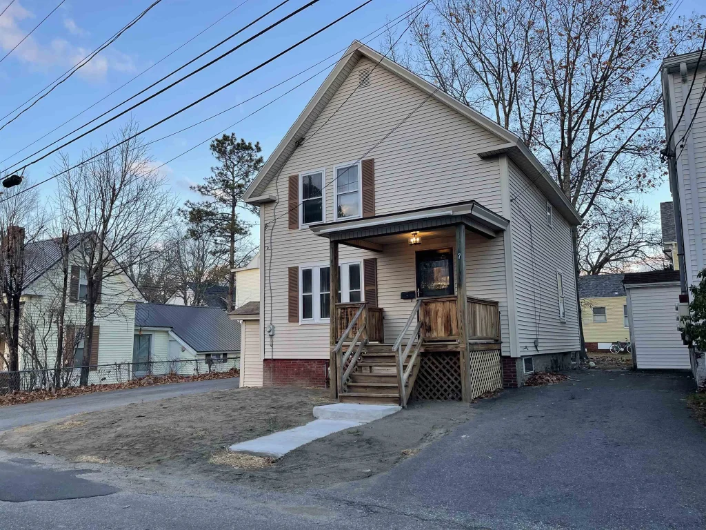 7 Riverside Court, Laconia