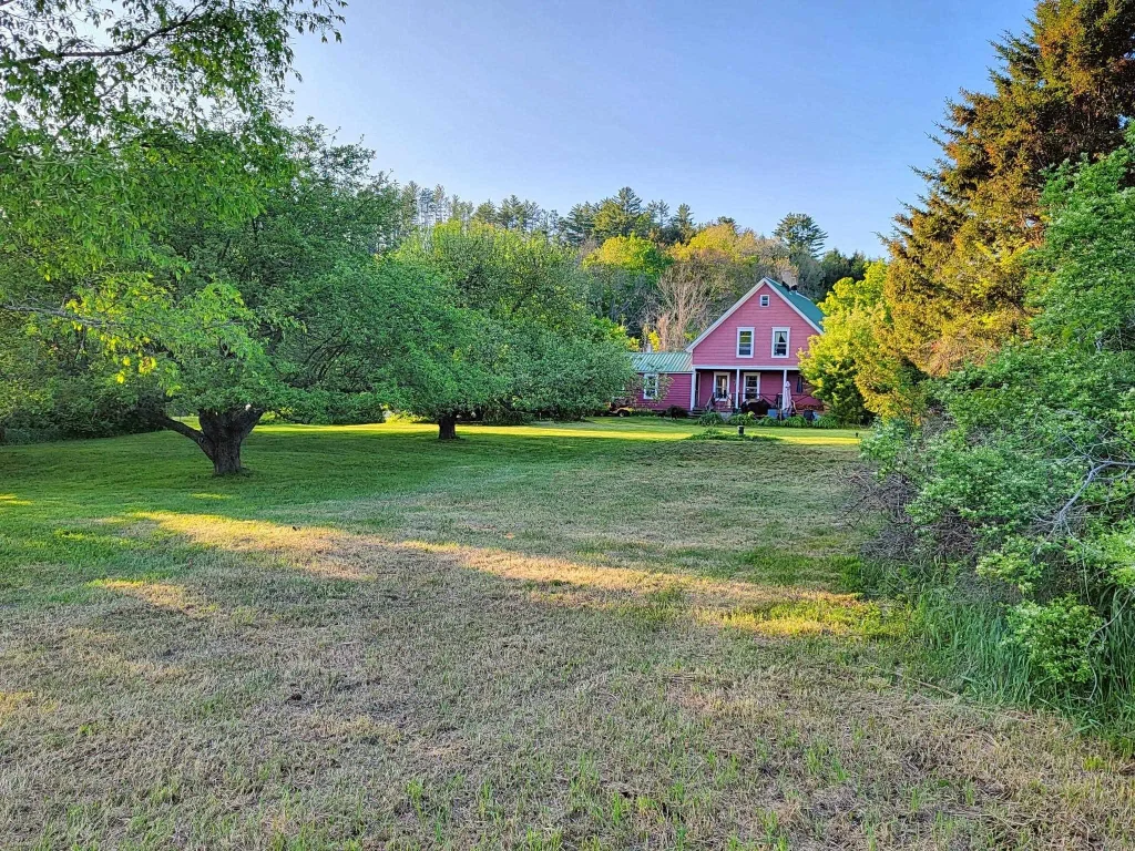 1076 Nh Route 123a, Acworth