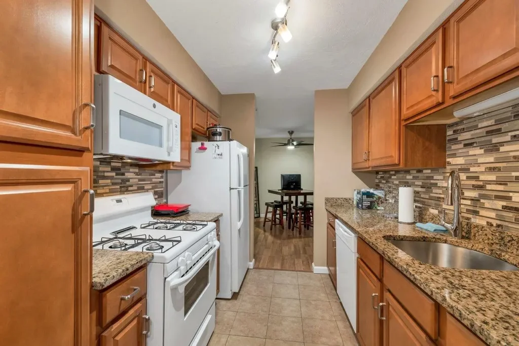 210 Brook Village Road, Nashua