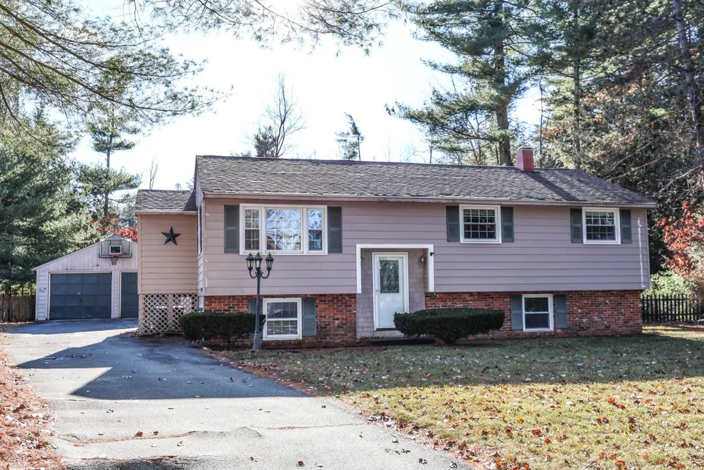 14 Mayflower Drive, Merrimack