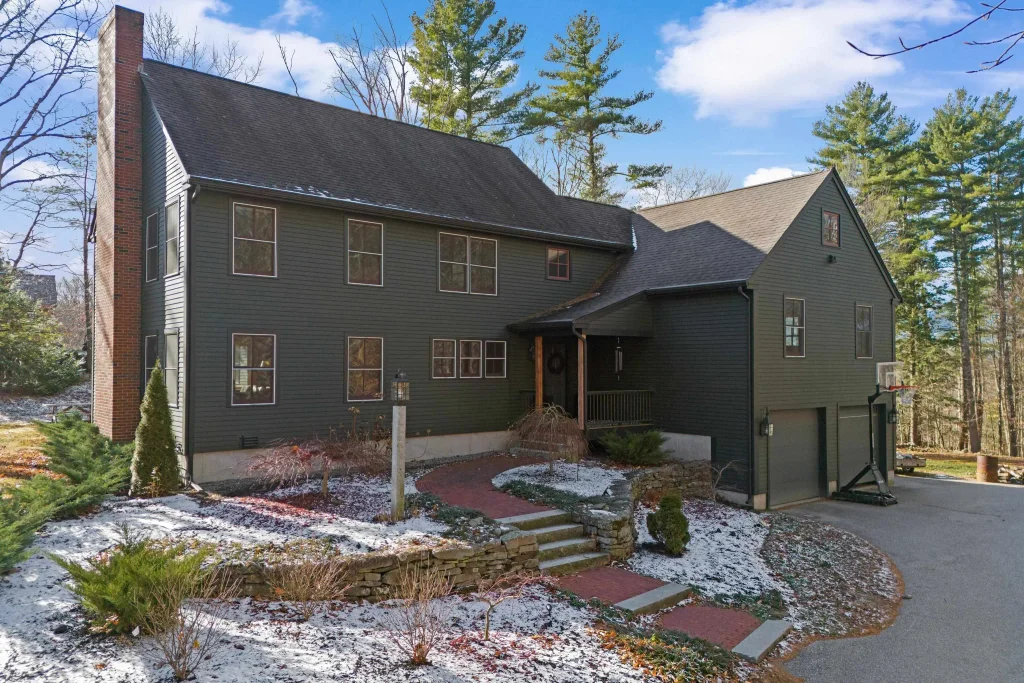 464 Irish Hill Road, Hopkinton