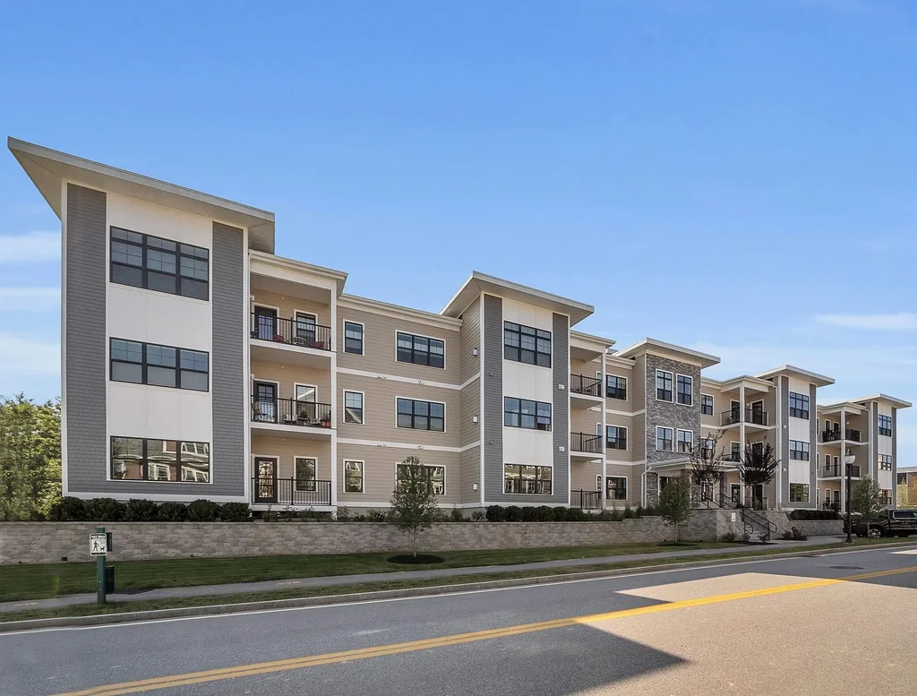 55 Pointe Place, Dover