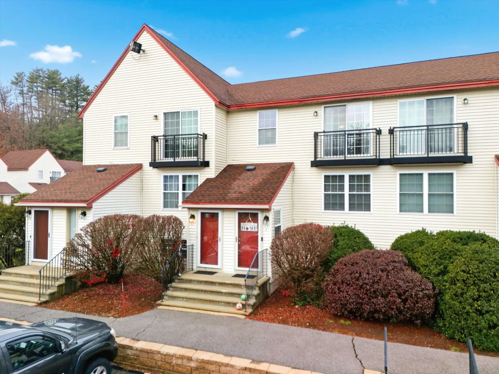 23 Colonial Drive, Merrimack