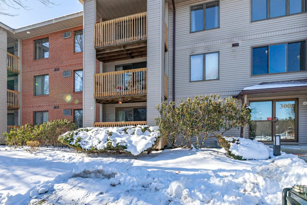 300 Candlewood Park, Nashua
