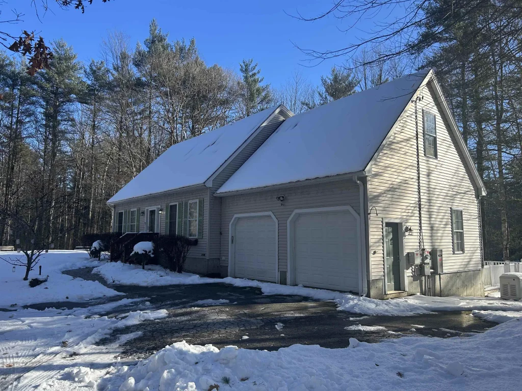 2 Alex Court, Somersworth